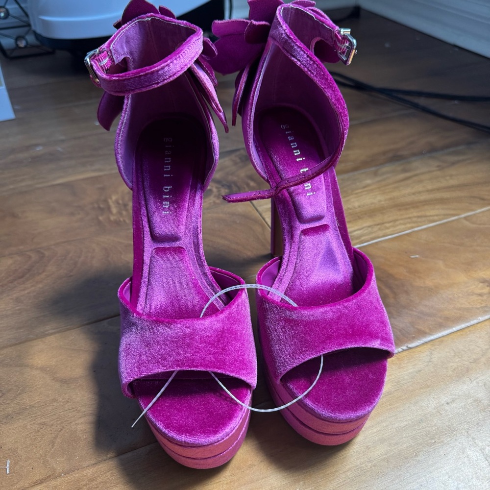 NWT Gianni Bini Karmello Velvet Flower Ankle Strap Platform Dress Sandals Sz 8,5 - Picture 6 of 8